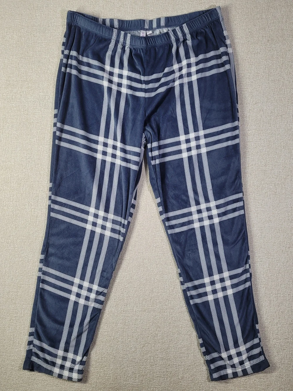 Cozy Women's Navy Plaid Long-Sleeve Pajama Set - Picture 8 of 12